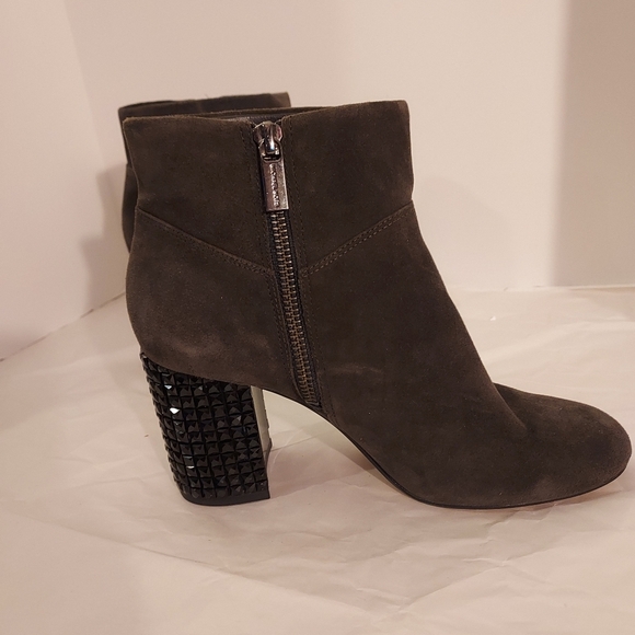 Michael Michael Kors "Arabelle" Gray and Black Ankle Boot in Size 6.5 M - Picture 6 of 13